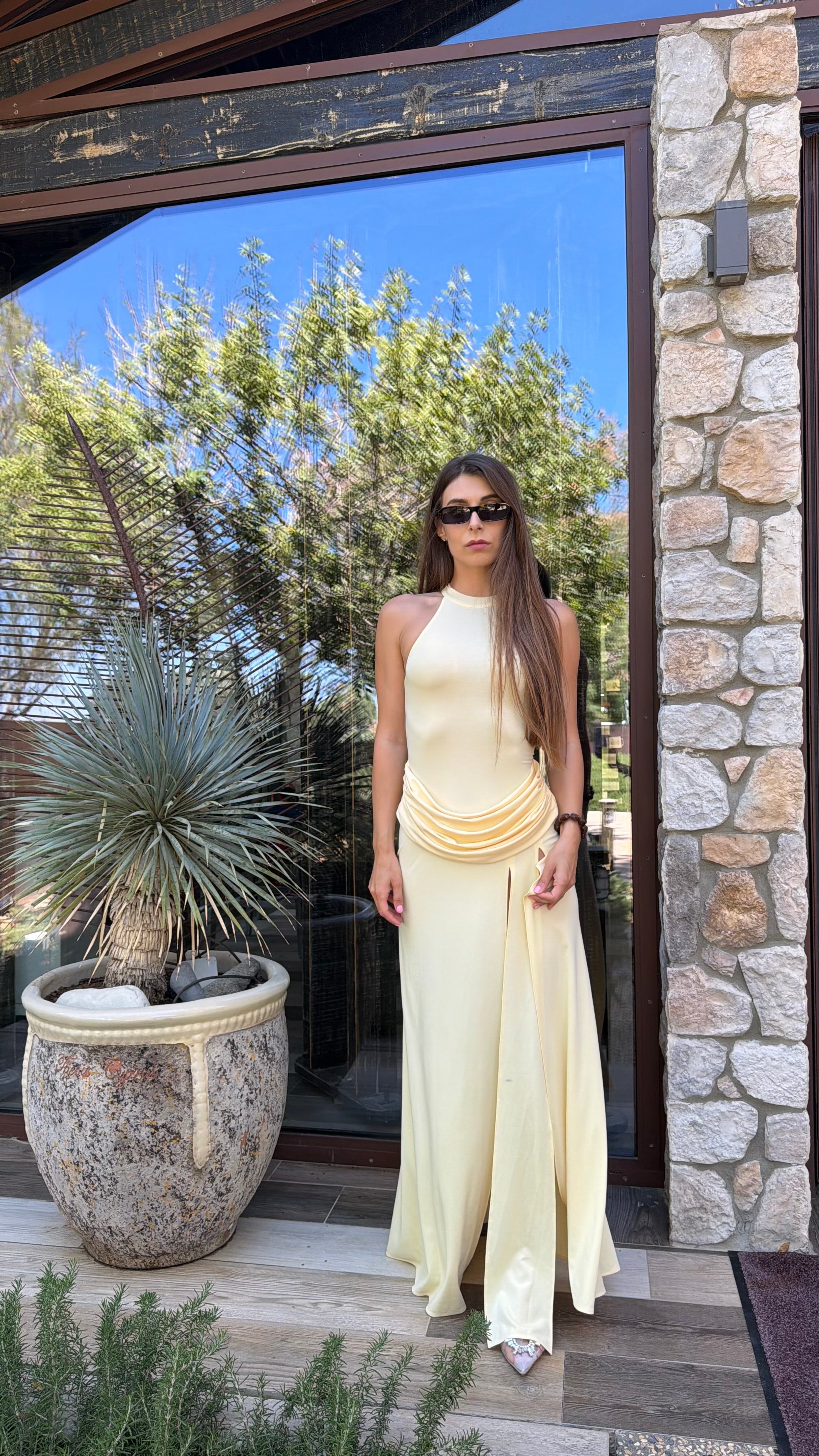 Maxi lemon color dress with big cut on the side