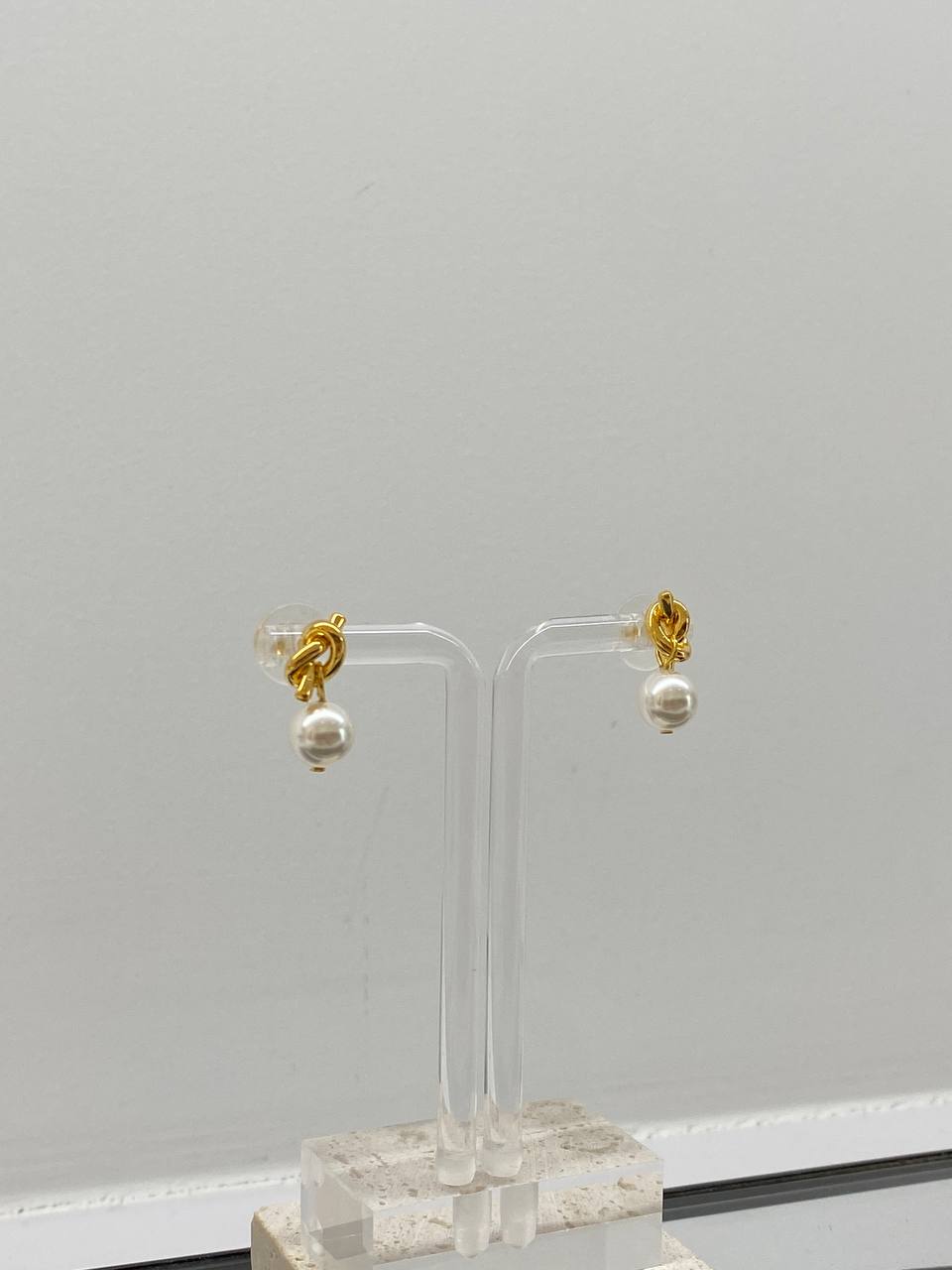 Minimalist gold earrings