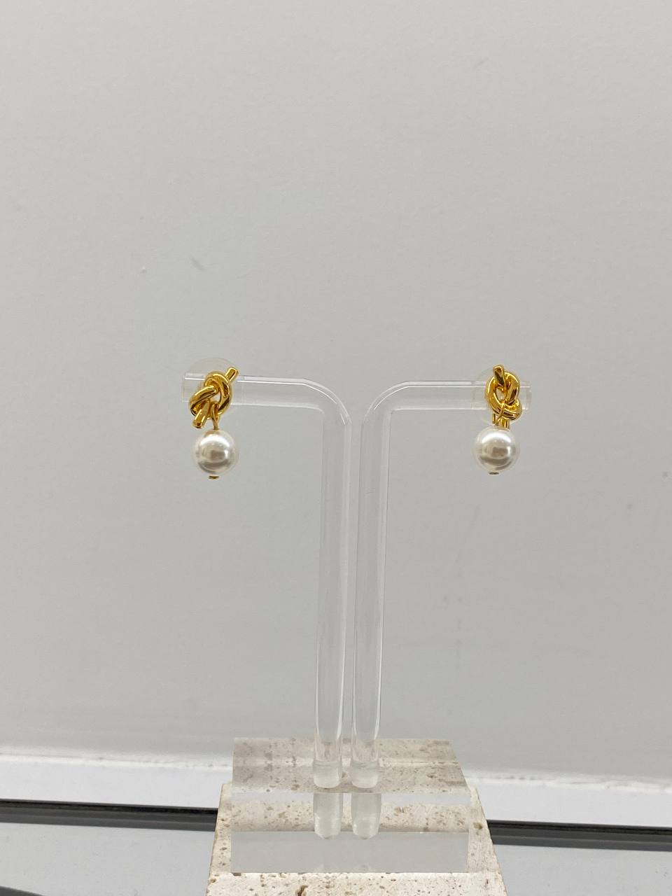 Minimalist gold earrings