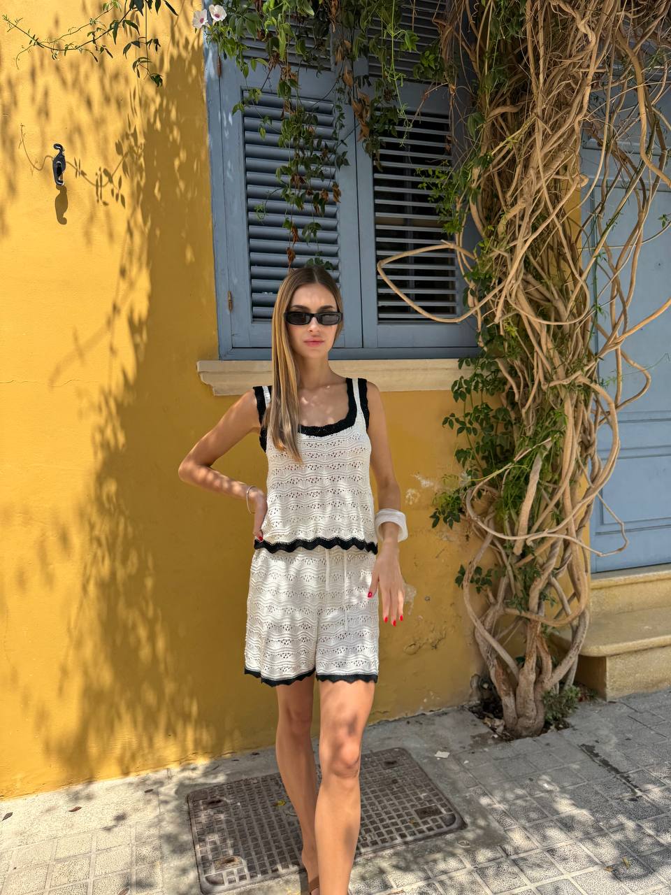 Sleeveless knitted top with shorts