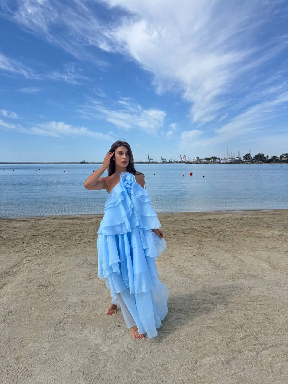 Blue puffy backless dress