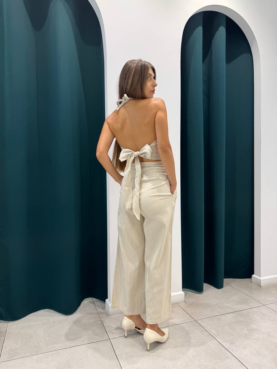 Stripped beige backless top with trousers