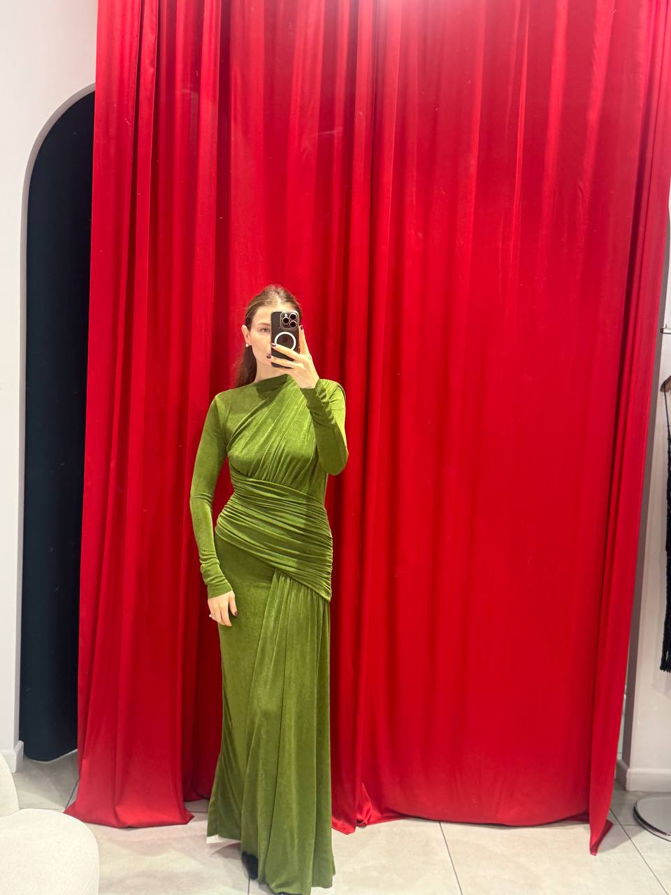 Green maxi dress with elegant asymmetric rushing