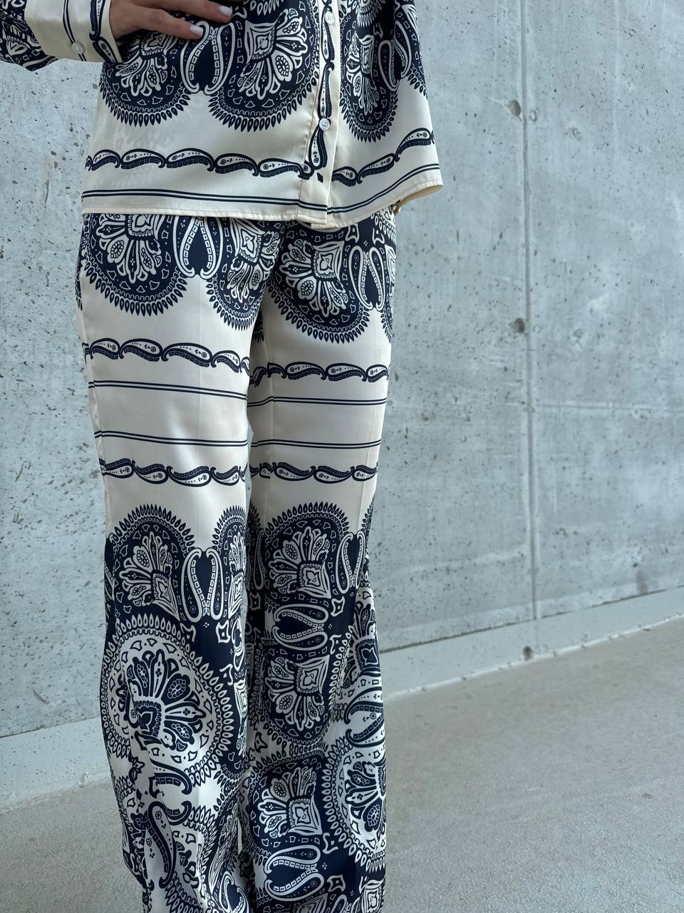 Satin printed pants