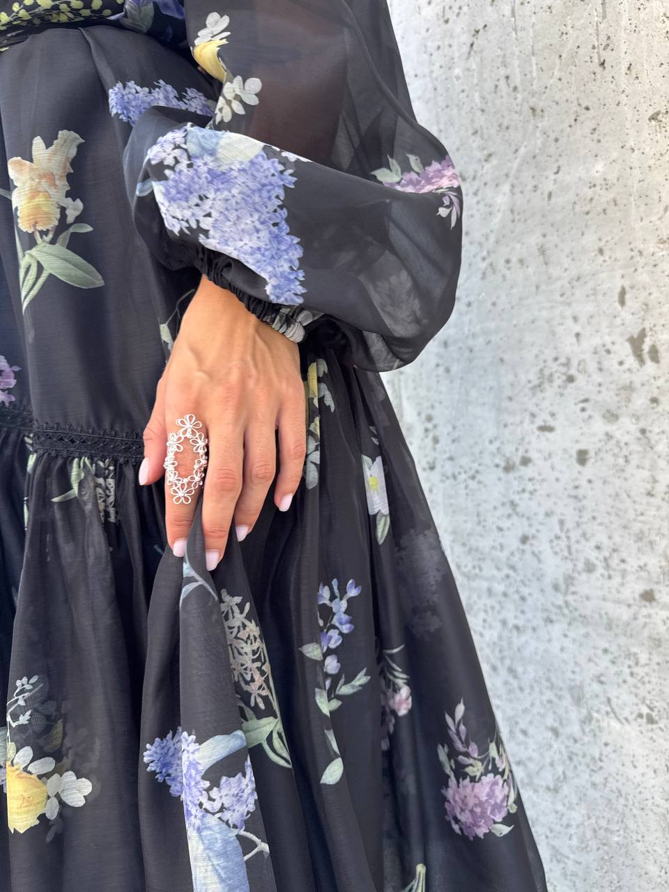 Flower filigree knuckle ring