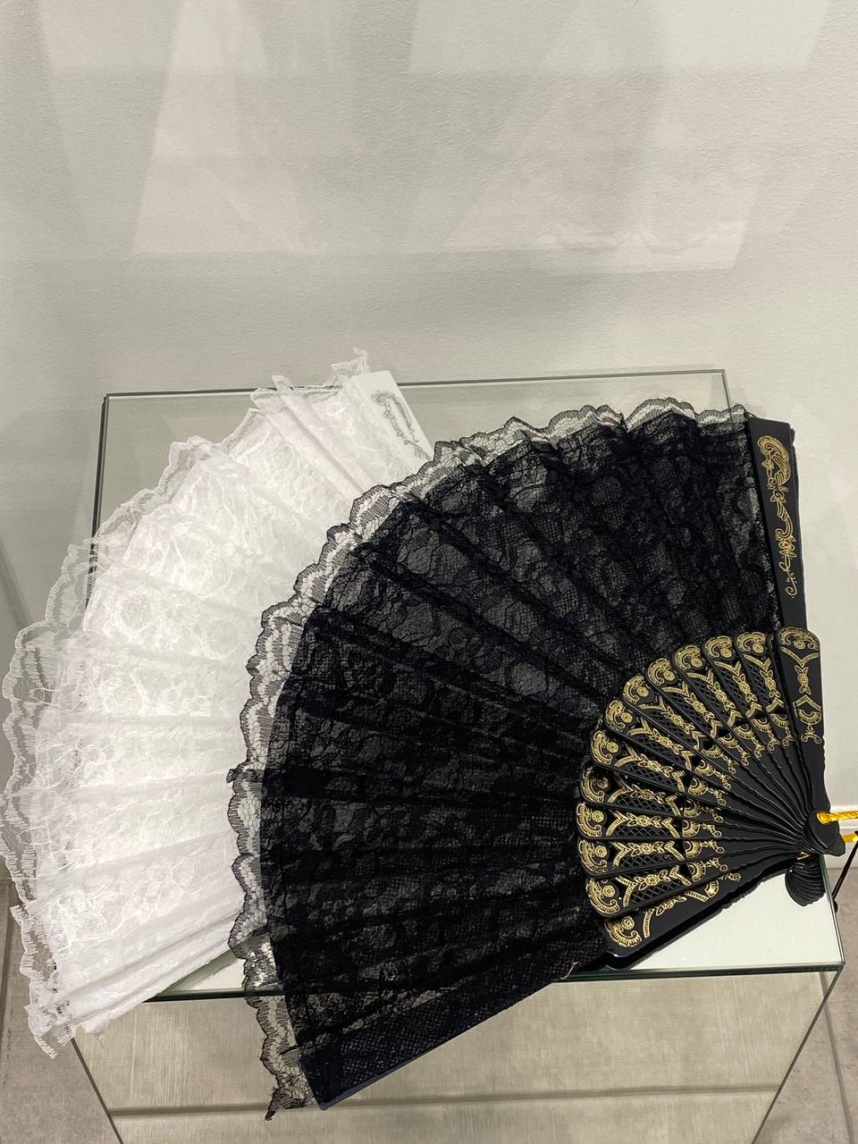 Lace hand fan