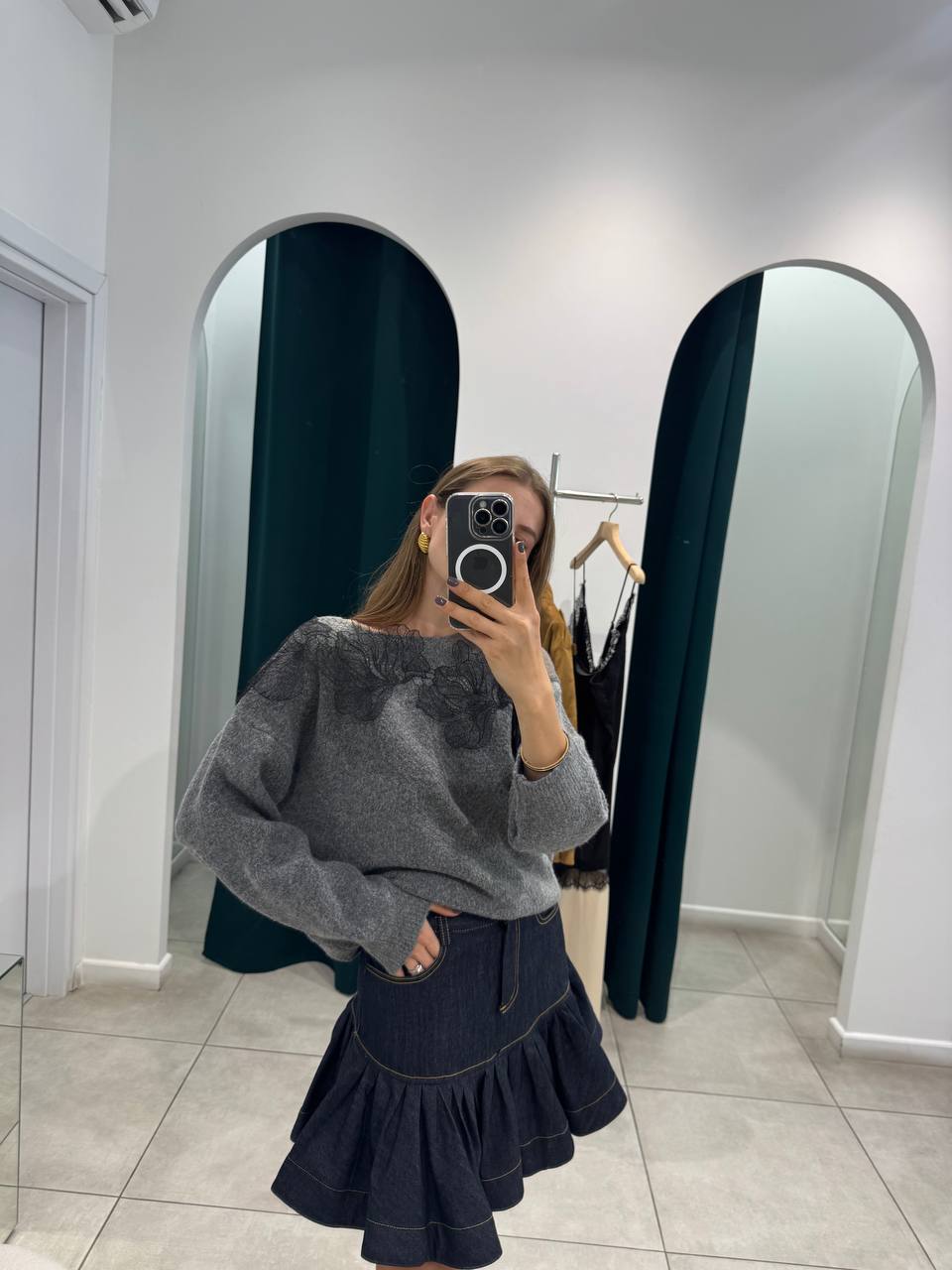 Grey sweater with flowers detail