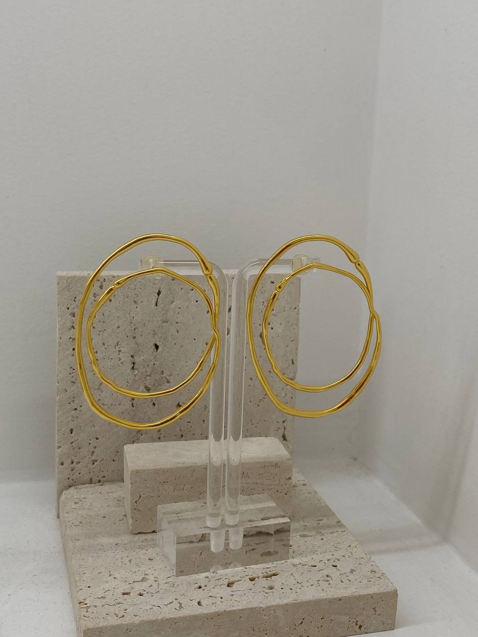 Round earrings