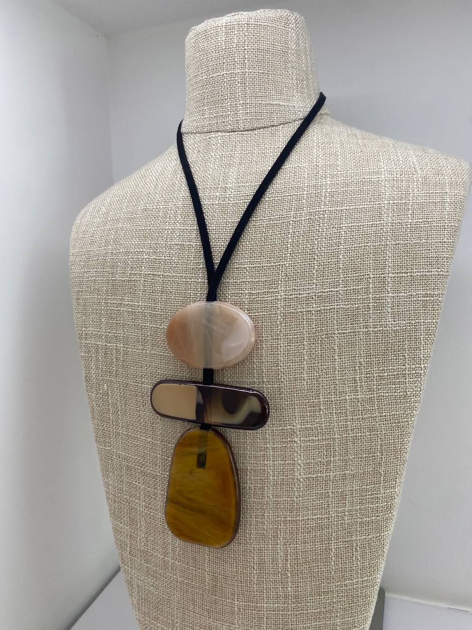 Cord necklace with pendats