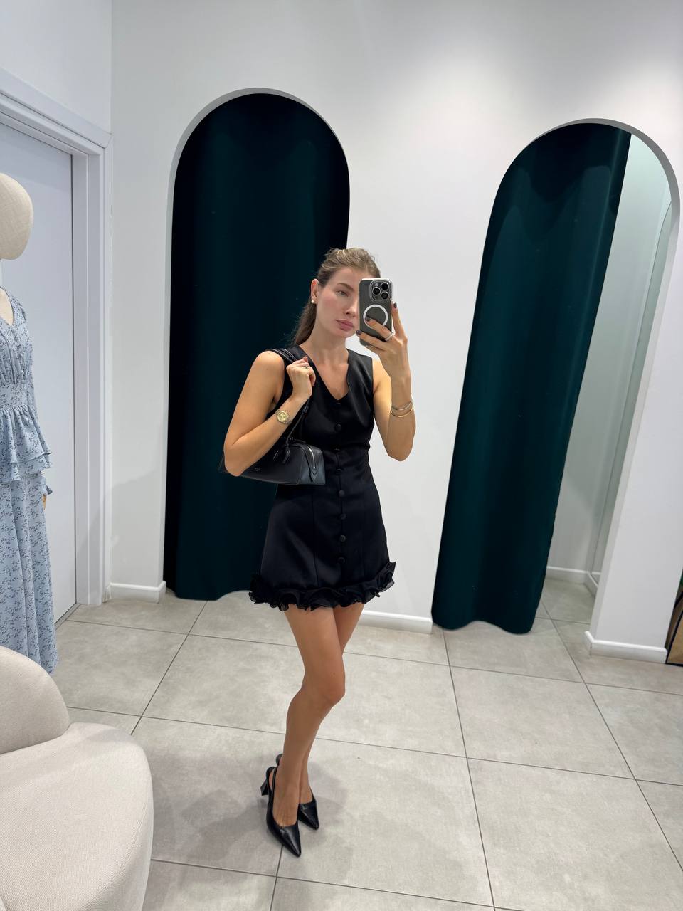 Black sleeveless dress