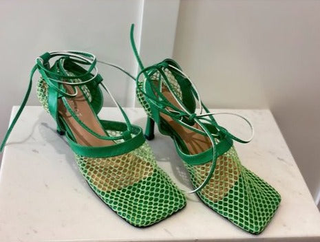 Stretch leather-trimmed pumps